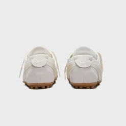 WMNS Moon Shoe OG
