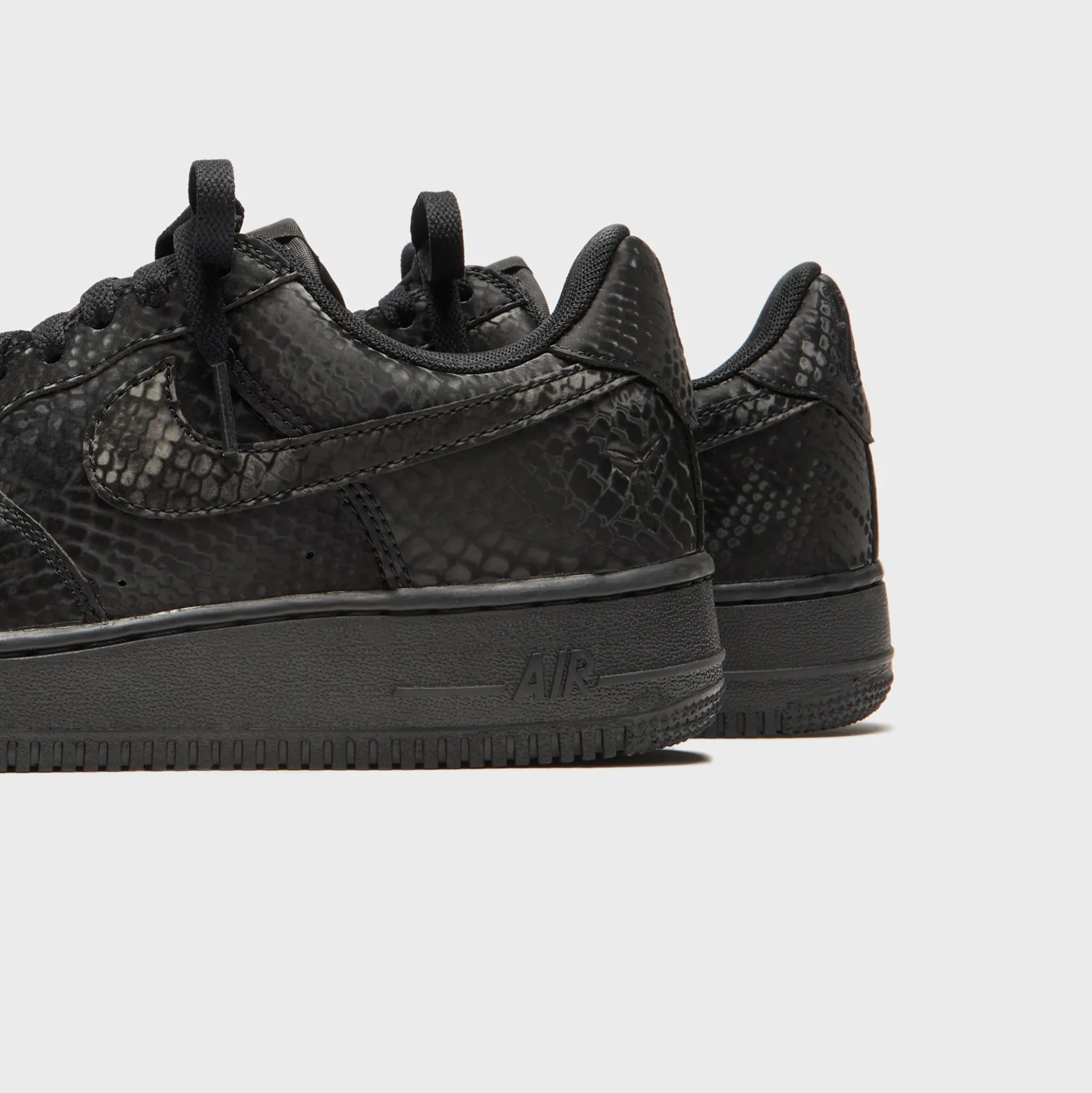 x Kobe Bryant Air Force 1 Low